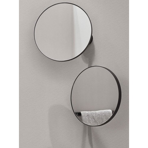 Pluto es un espejo redondo de la marca Cielo | Terracerámica