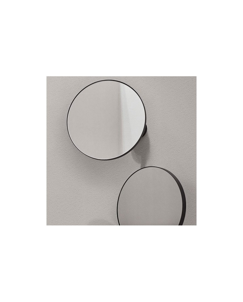 Pluto es un espejo redondo de la marca Cielo | Terracerámica