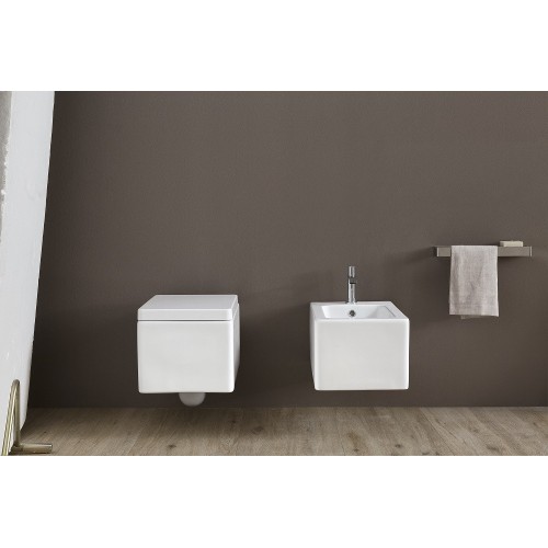 Cool es un bidé suspendido porcelánico de la marca Nic | Terraceramica