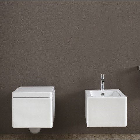 Cool es un bidé suspendido porcelánico de la marca Nic | Terraceramica