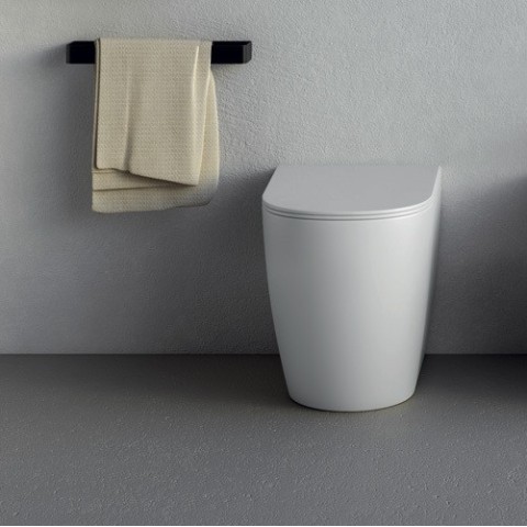 Cool es un inodoro a suelo de la marca Nic en colores | Terracerámica