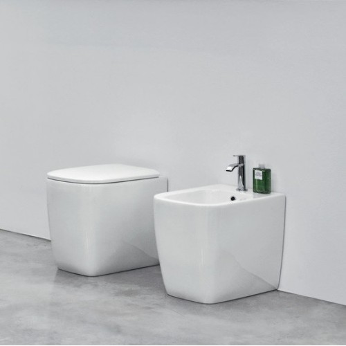 Semplice es un bidé a suelo de la marca Nic en colores | Terracerámica