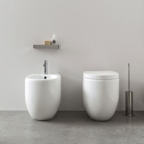 Milk es un inodoro a suelo de la marca Nic en colores | Terracerámica