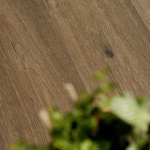 Woodtale es un porcelánico imitación madera de Ragno |