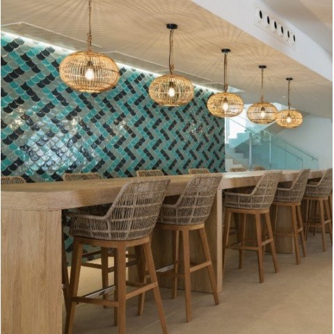 Escama es un azulejo en terracota esmaltada handmade | Terracerámica