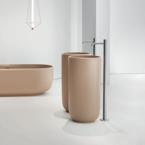 Homey es un lavabo freestanding de Falper de colores | Terracerñamica