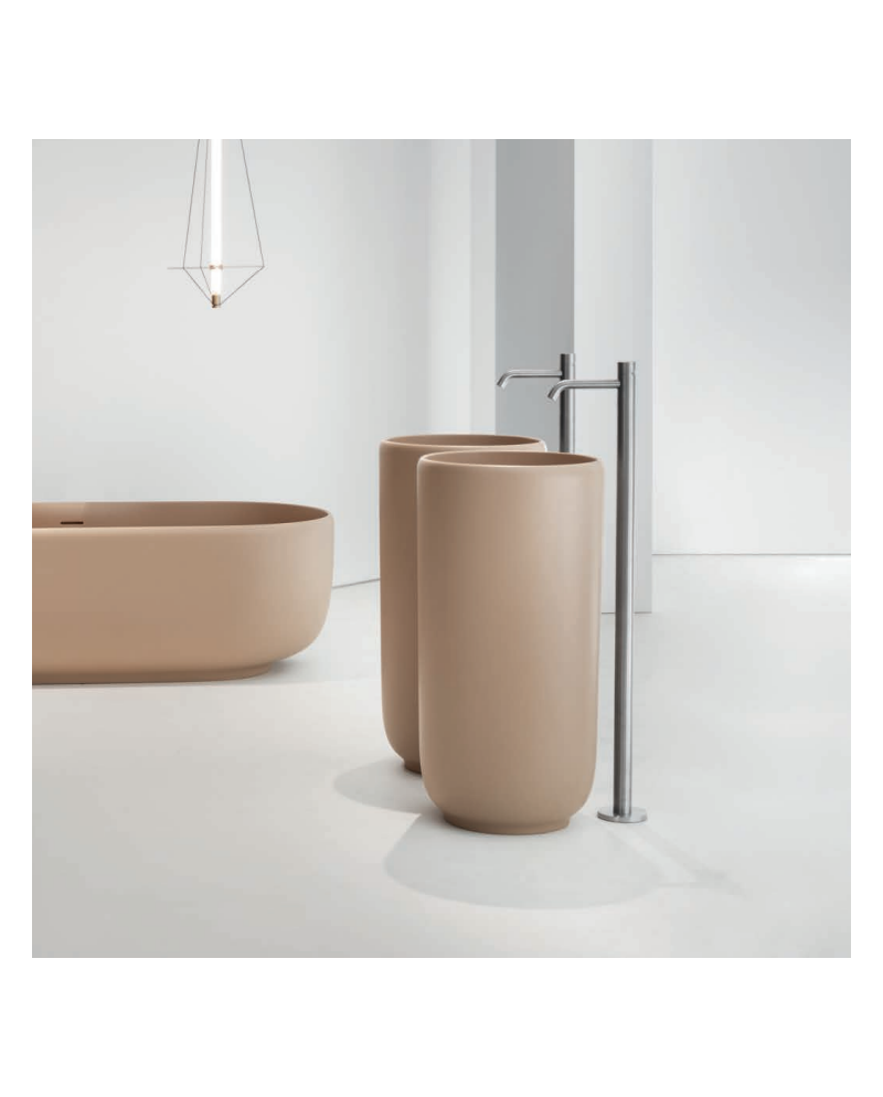 Homey es un lavabo freestanding de Falper de colores | Terracerñamica
