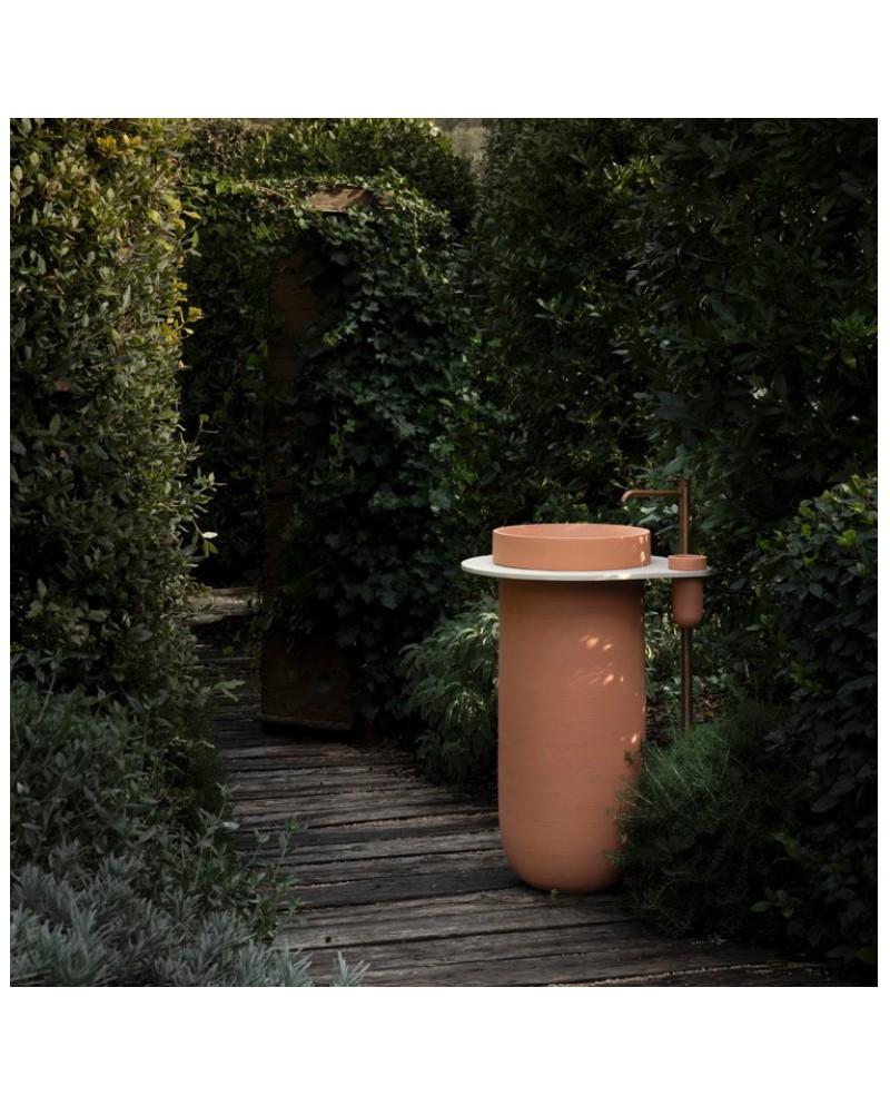 Console H2O de Terzofoco es un lavabo freestanding | Terracerámica