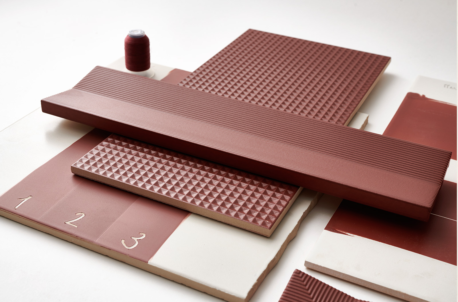 Piqué, los azulejos inspirados en los paños de hilo del siglo XVIII