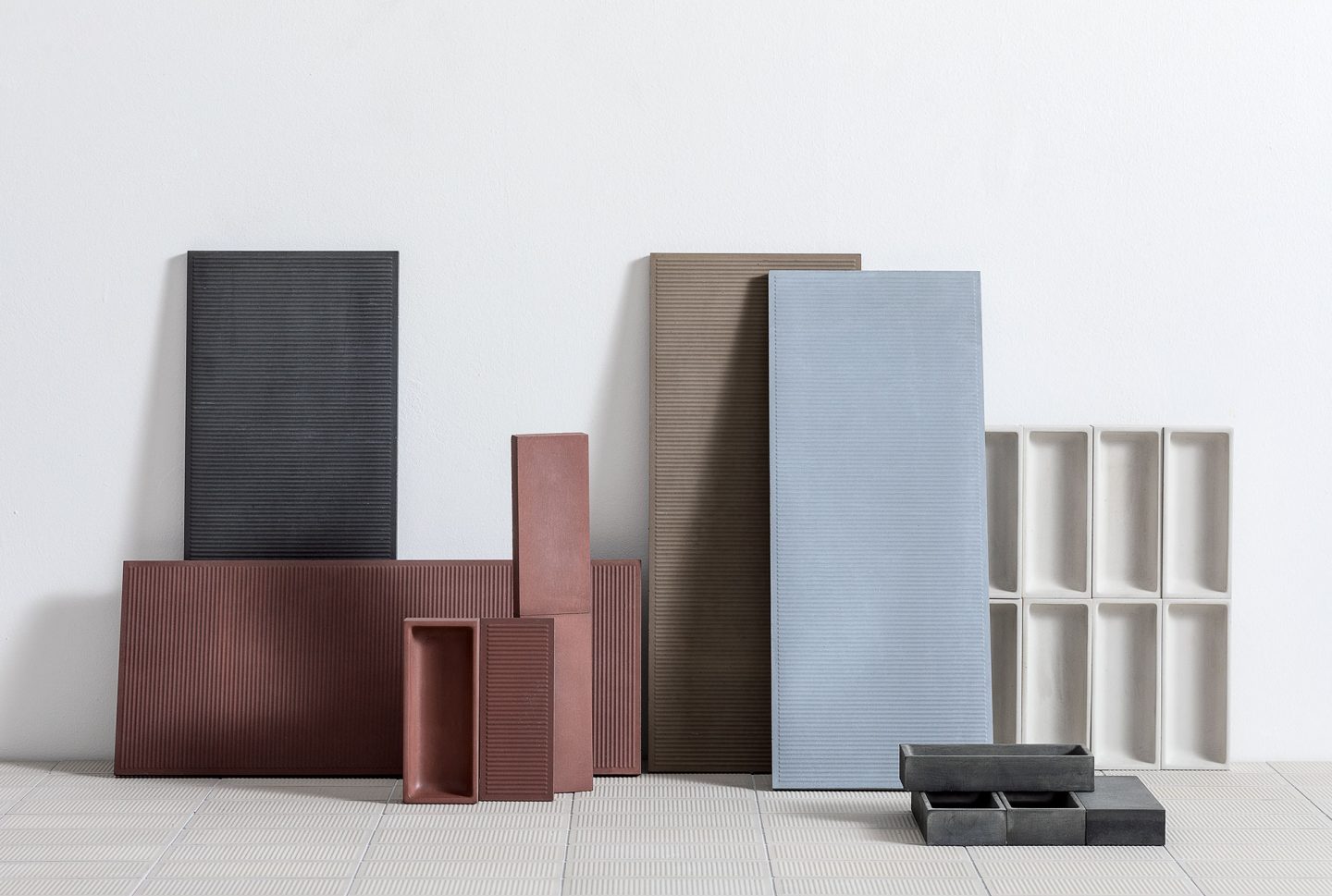 El cemento reinventado en azulejos y piezas de construcción by Gypsum